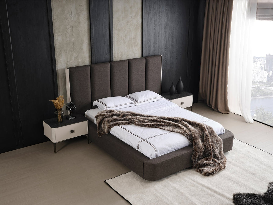 Zenit Platform Bed with low-profile design and minimalist appeal